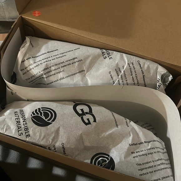 UGG Tasman chestnut (NEW) - Picture 4 of 9